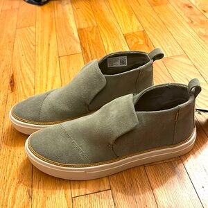 NWT Tom’s Paxton Vetiver Grey Suede Low Pull on Booties Size 7.5